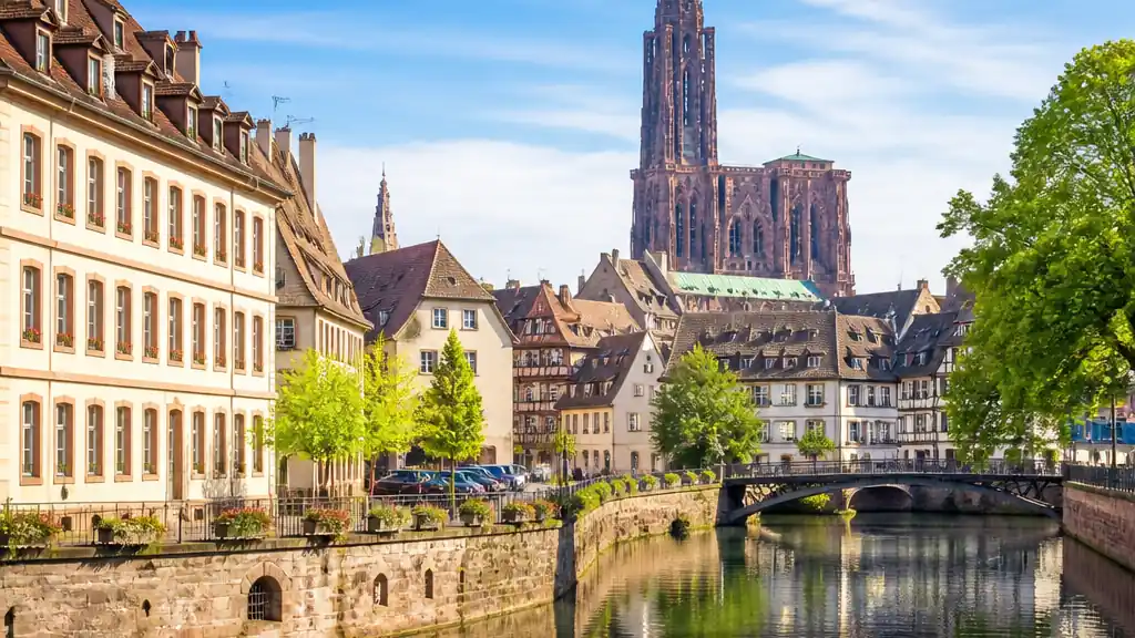 Photographie illustrant l'installation de panneaux solaires à Strasbourg