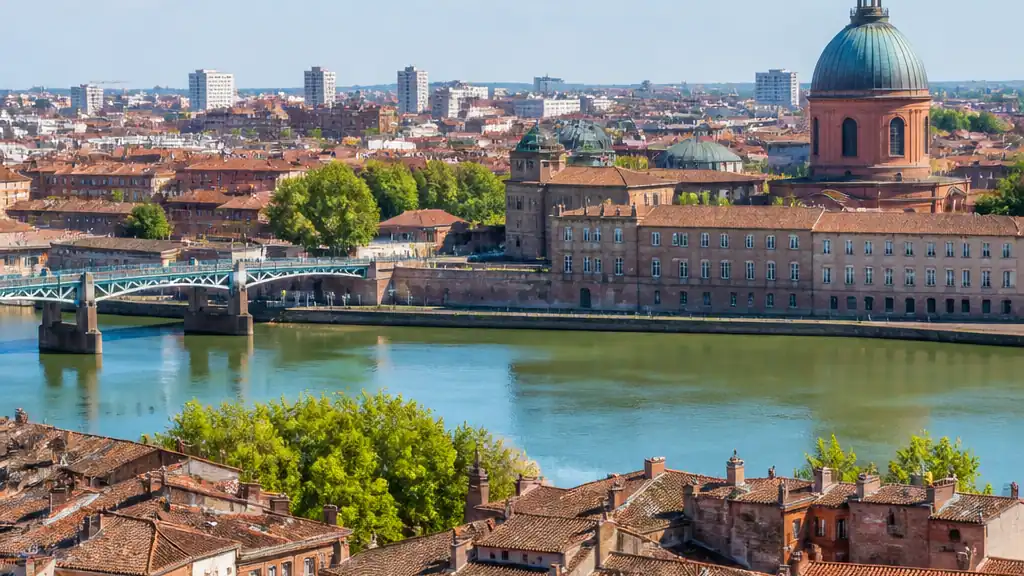 Photographie illustrant l'installation de panneaux solaires à Toulouse